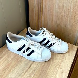Adidas superstars